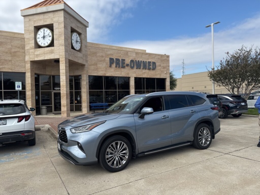 Used 2023 Toyota Highlander Platinum SUV