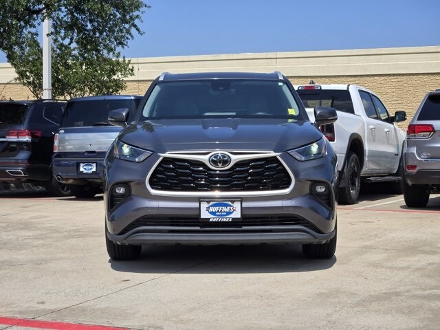 Used 2022 Toyota Highlander XLE with VIN 5TDGZRAH3NS550567 for sale in Mckinney, TX