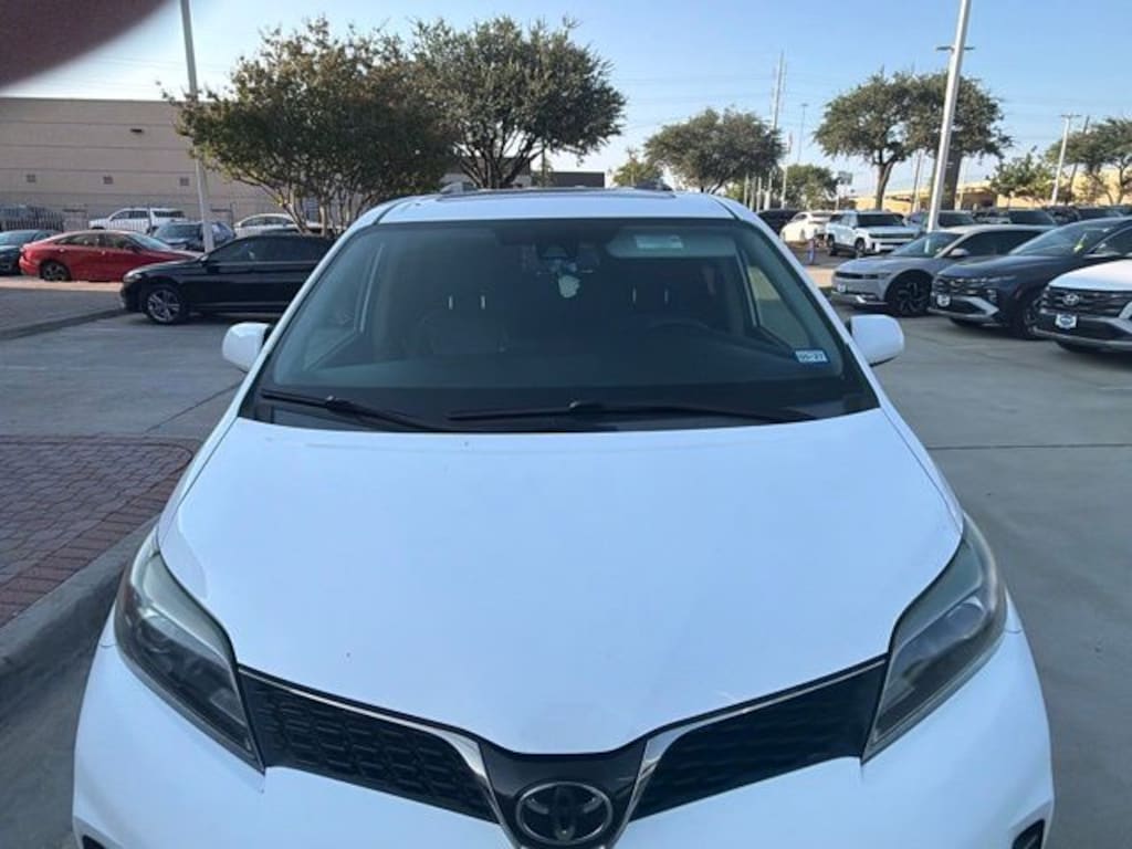 Used 2019 Toyota Sienna SE Van