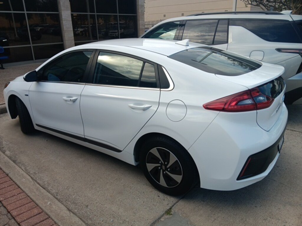 Used 2018 Hyundai Ioniq Hybrid SEL Hatchback