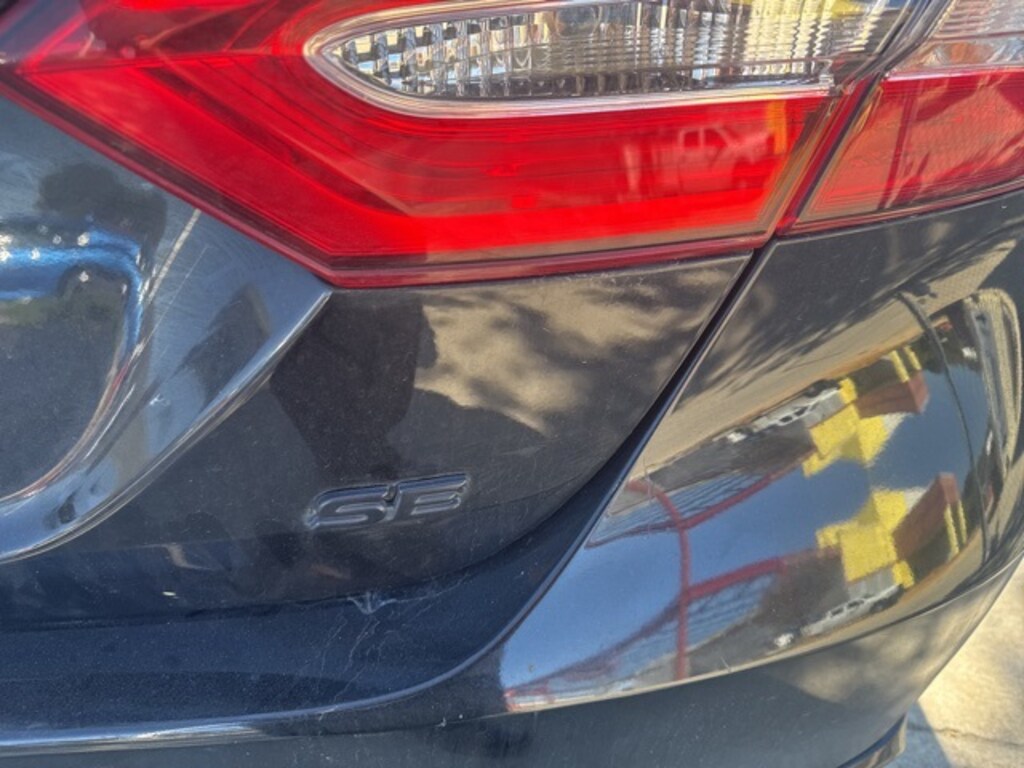 Used 2020 Toyota Camry SE Sedan