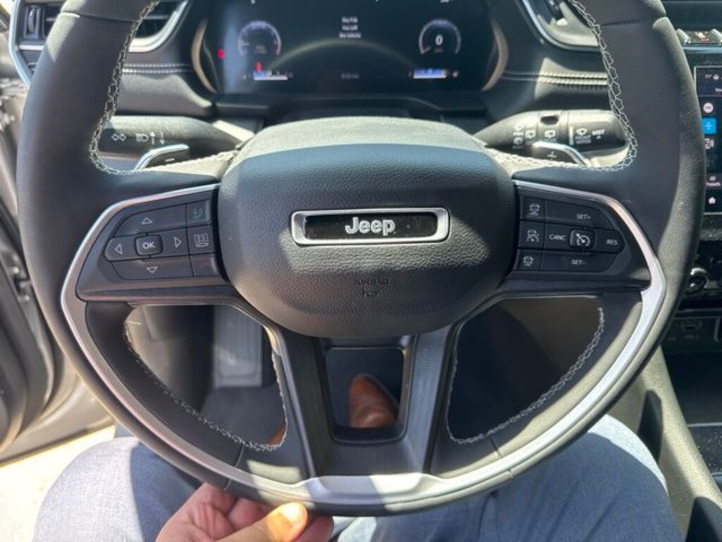 Used 2023 Jeep Grand Cherokee Altitude SUV