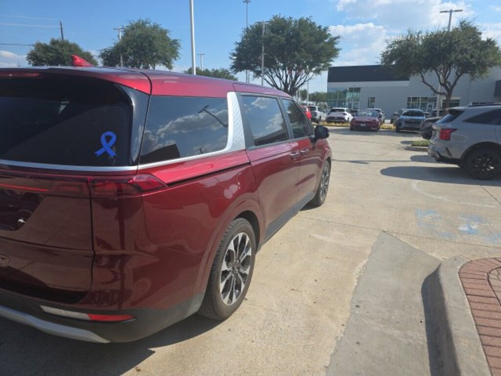 Used 2024 Kia Carnival EX MPV