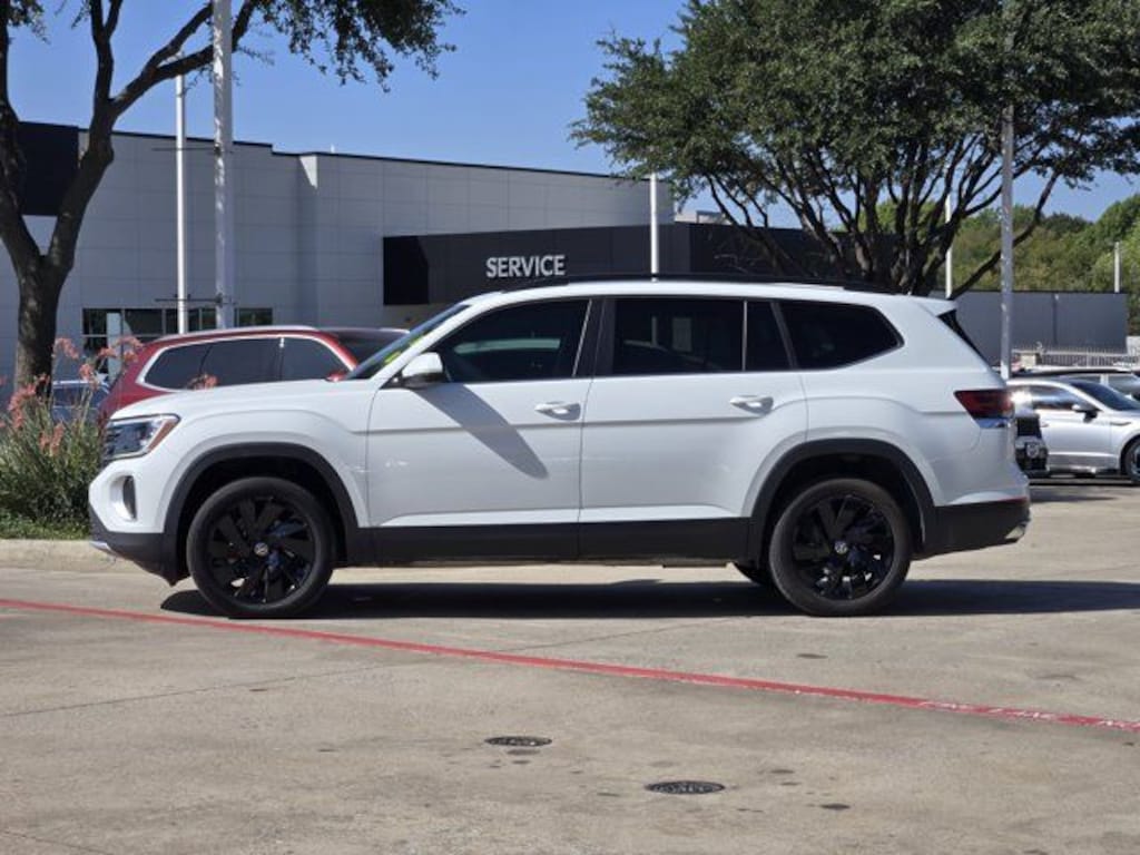 Used 2024 Volkswagen Atlas 2.0T SE w/Technology SUV