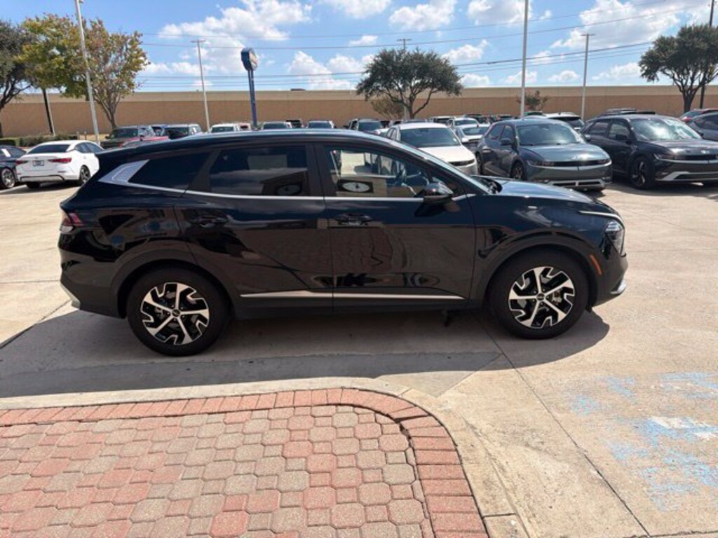 Used 2025 Kia Sportage EX SUV