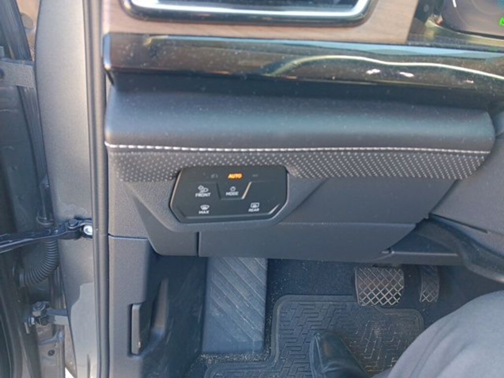 Used 2024 Volkswagen Atlas 2.0T SE w/Technology SUV