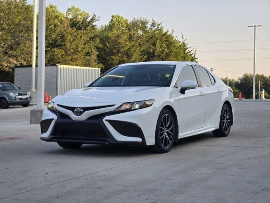 Used 2021 Toyota Camry SE Sedan
