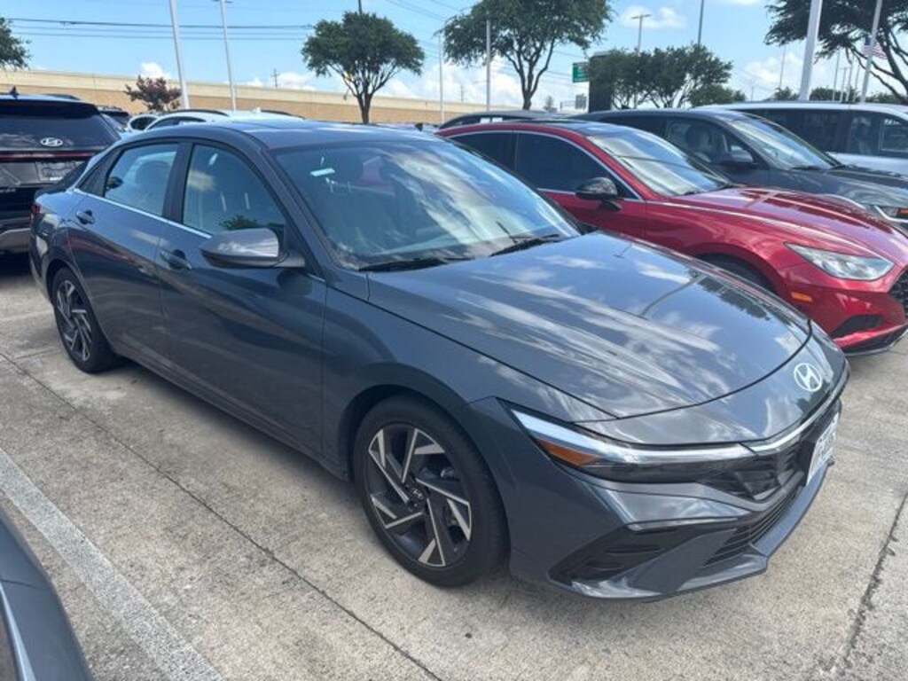 Certified 2025 Hyundai Elantra SEL Convenience Sedan
