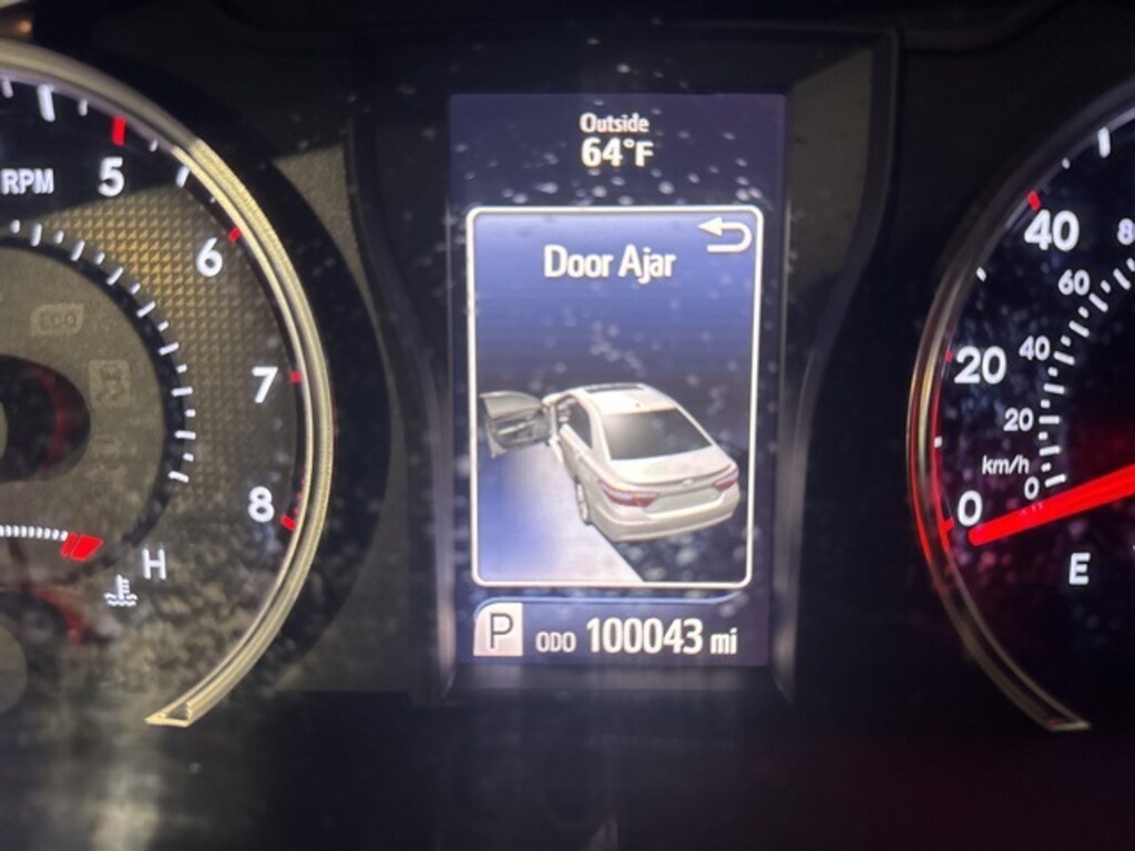 Used 2017 Toyota Camry SE Sedan