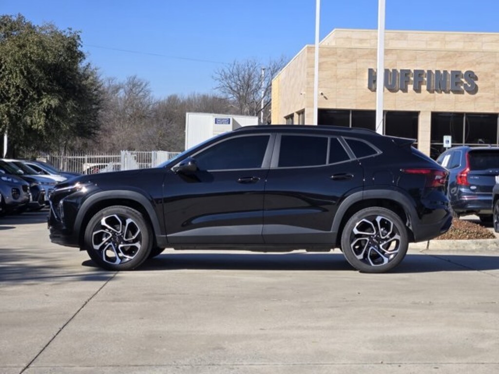 Used 2025 Chevrolet Trax 2RS SUV