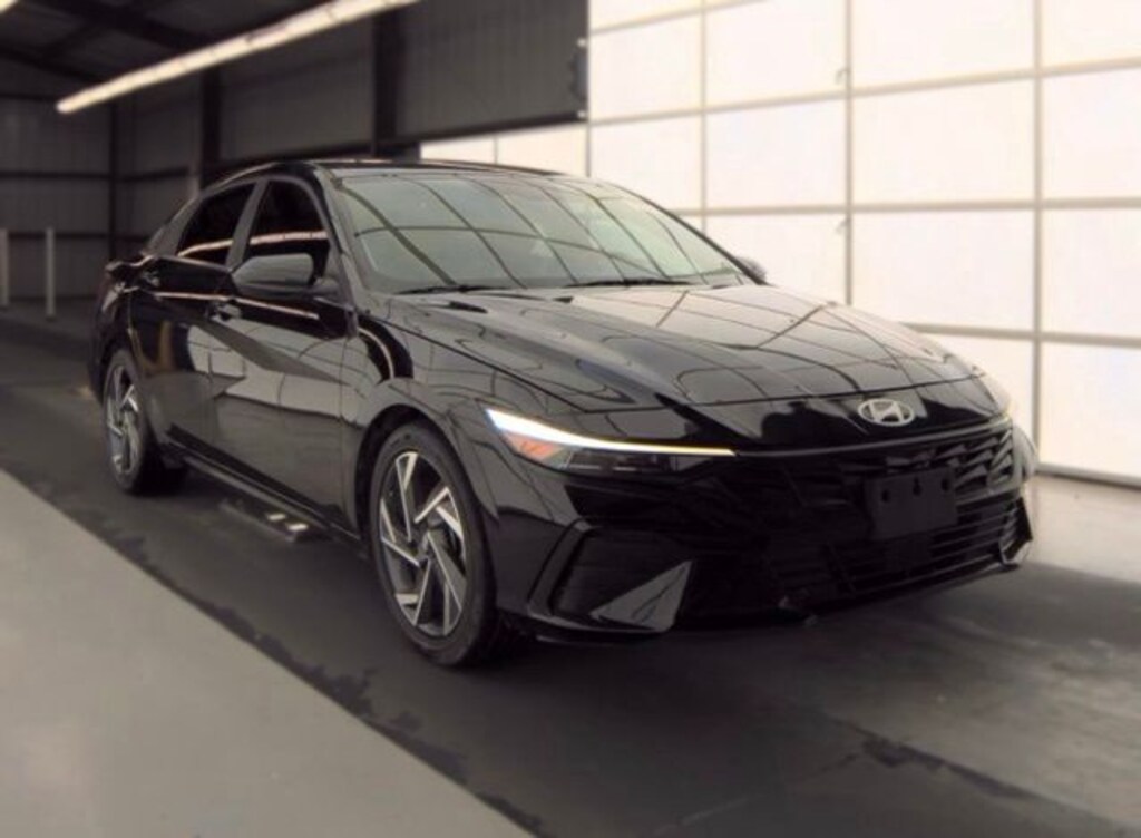 Used 2025 Hyundai Elantra SEL Convenience Sedan