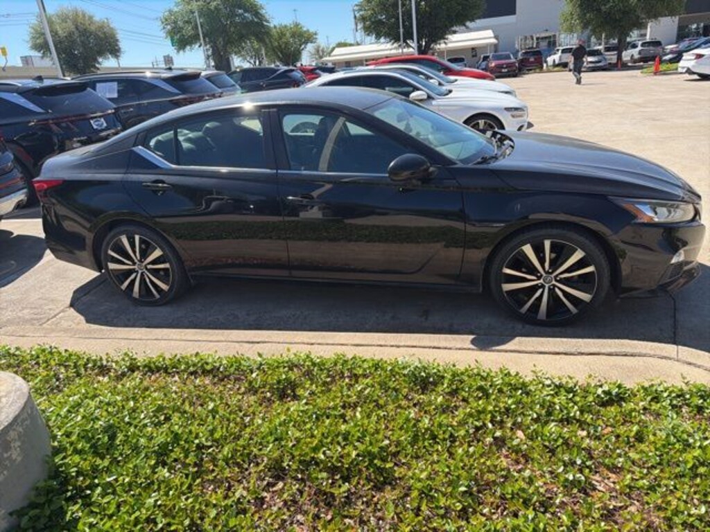 Used 2020 Nissan Altima 2.5 SR Sedan