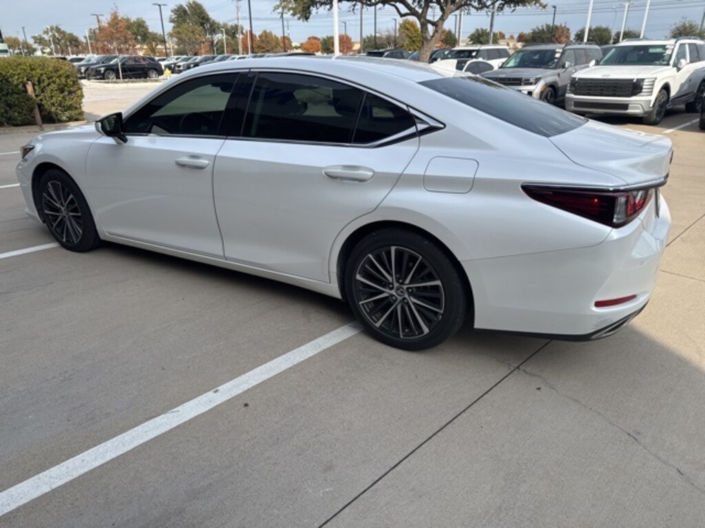 Used 2023 Lexus ES 350 Sedan