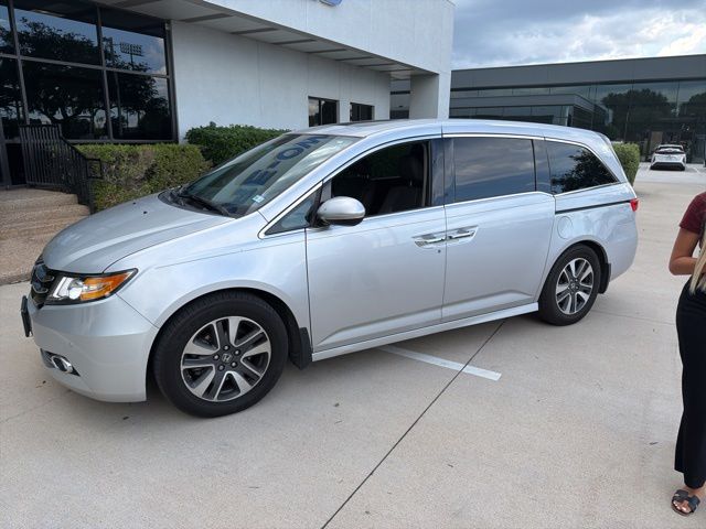 2014 Honda Odyssey Touring's photo