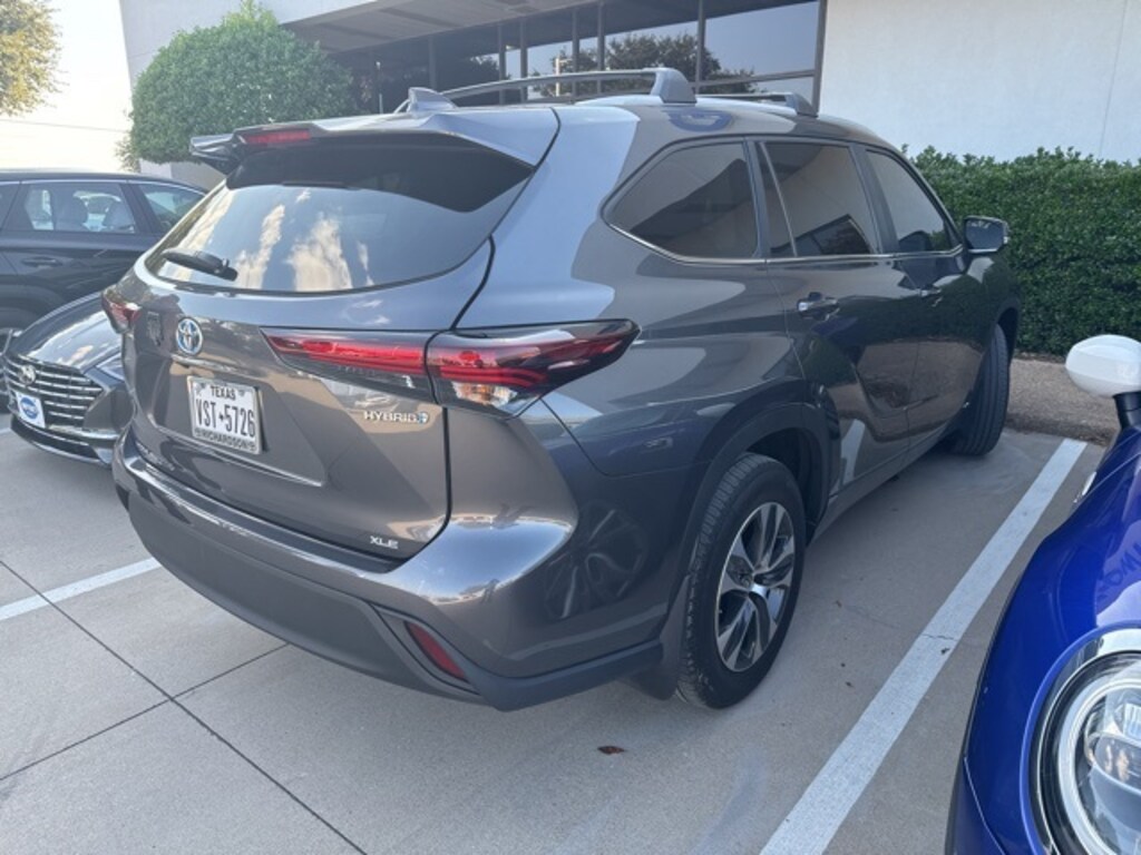 Used 2024 Toyota Highlander Hybrid XLE SUV