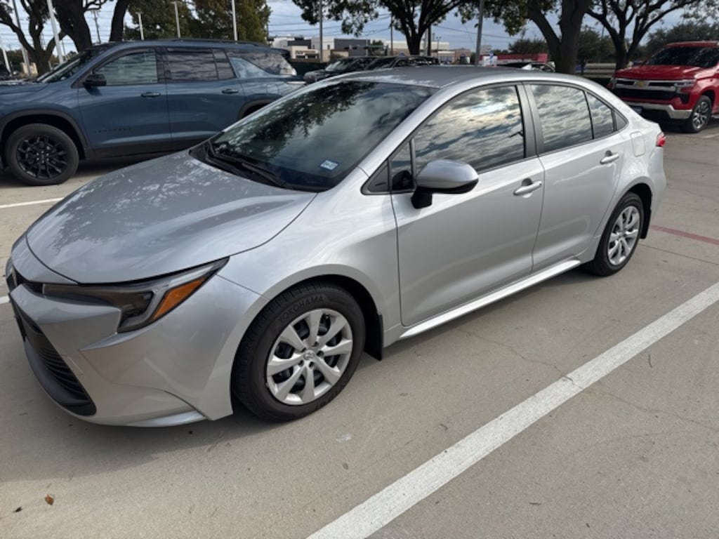 Used 2025 Toyota Corolla Hybrid LE Sedan