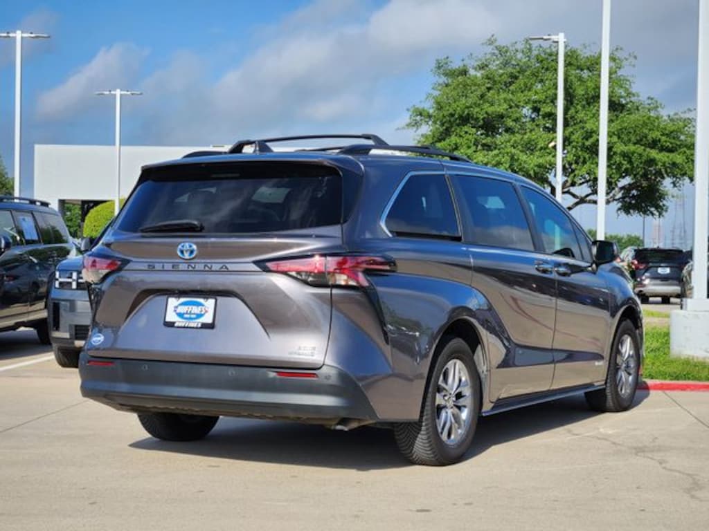 Used 2021 Toyota Sienna XLE Minivan/Van