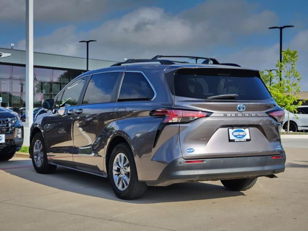 Used 2021 Toyota Sienna XLE Minivan/Van