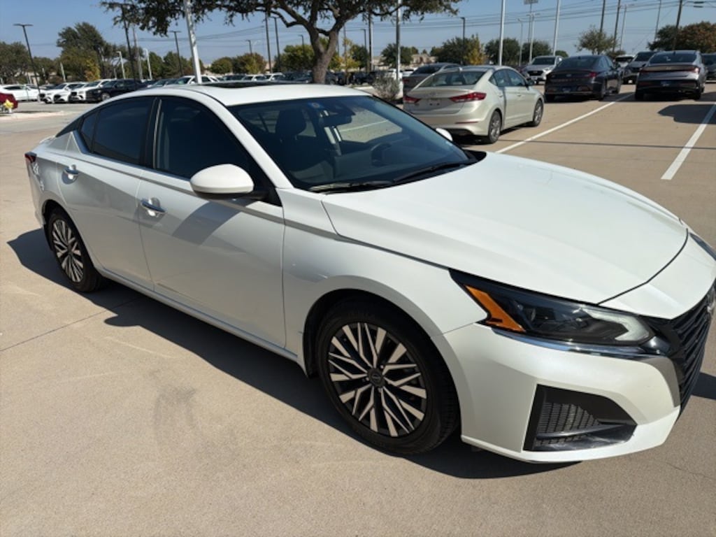 Used 2023 Nissan Altima 2.5 SV Sedan