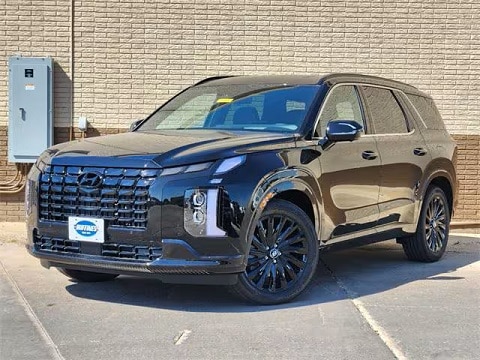 black 2025 Hyundai Palisade SUV parked at the Huffines Hyundai Plano dealership in Plano, TX