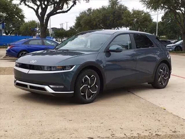 2024%20Hyundai%20IONIQ%205%20vs.%20Kia%20EV6.jpg