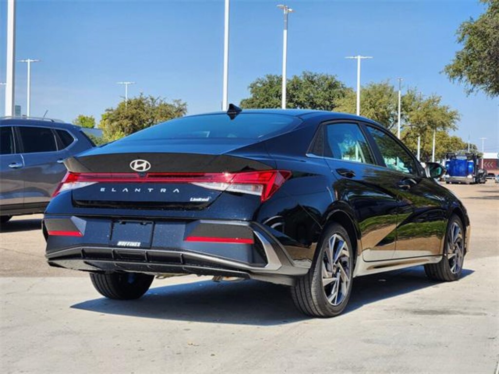 New 2025 Hyundai Elantra Limited Sedan