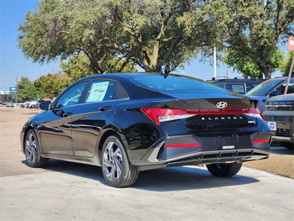 New 2025 Hyundai Elantra Limited Sedan