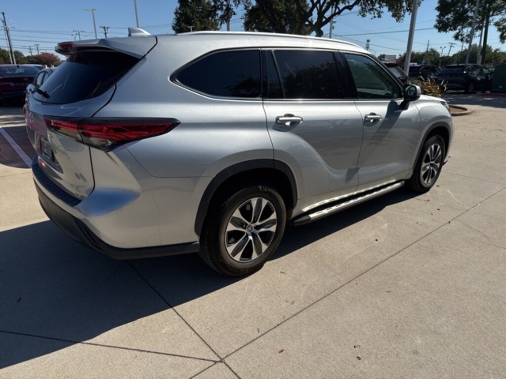 Used 2022 Toyota Highlander XLE SUV