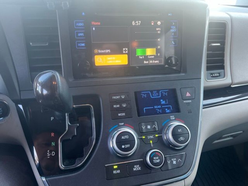 Used 2017 Toyota Sienna XLE Minivan/Van