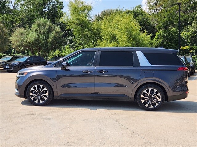2023 Kia Carnival EX photo 4