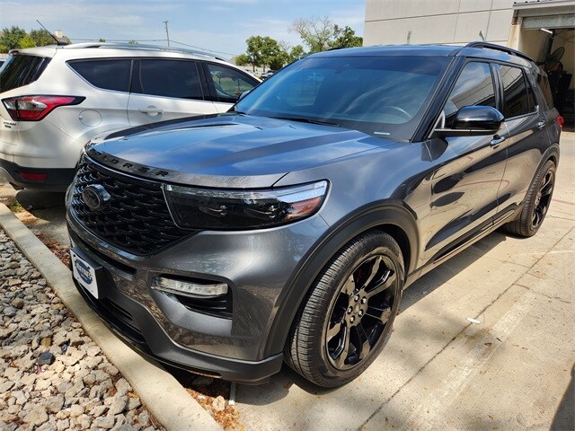 2024 Ford Explorer ST-Line photo 2