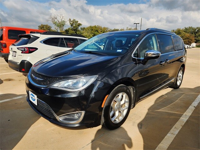 2020 Chrysler Pacifica Limited photo 2