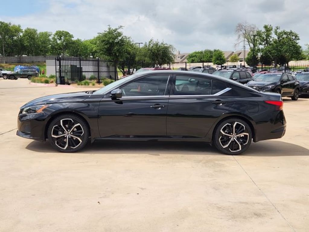Used 2023 Nissan Altima 2.5 SR Sedan