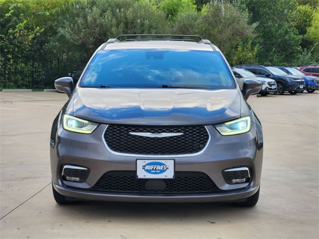 Used 2022 Chrysler Pacifica Touring L Van Passenger Van