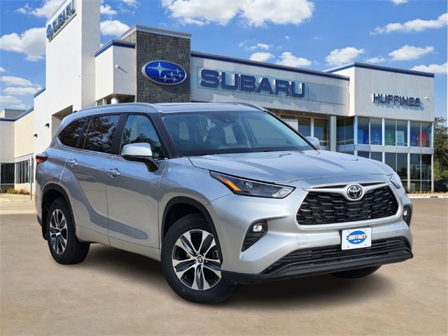 2023 Toyota Highlander XLE's photo