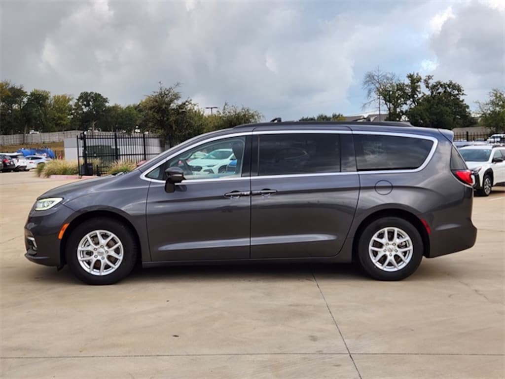 Used 2022 Chrysler Pacifica Touring L Van Passenger Van