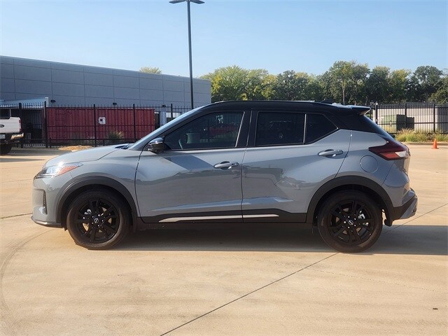2024 Nissan Kicks SR photo 2
