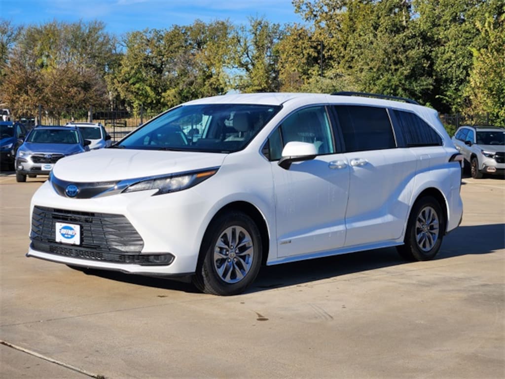 Used 2021 Toyota Sienna LE 8 Passenger Van