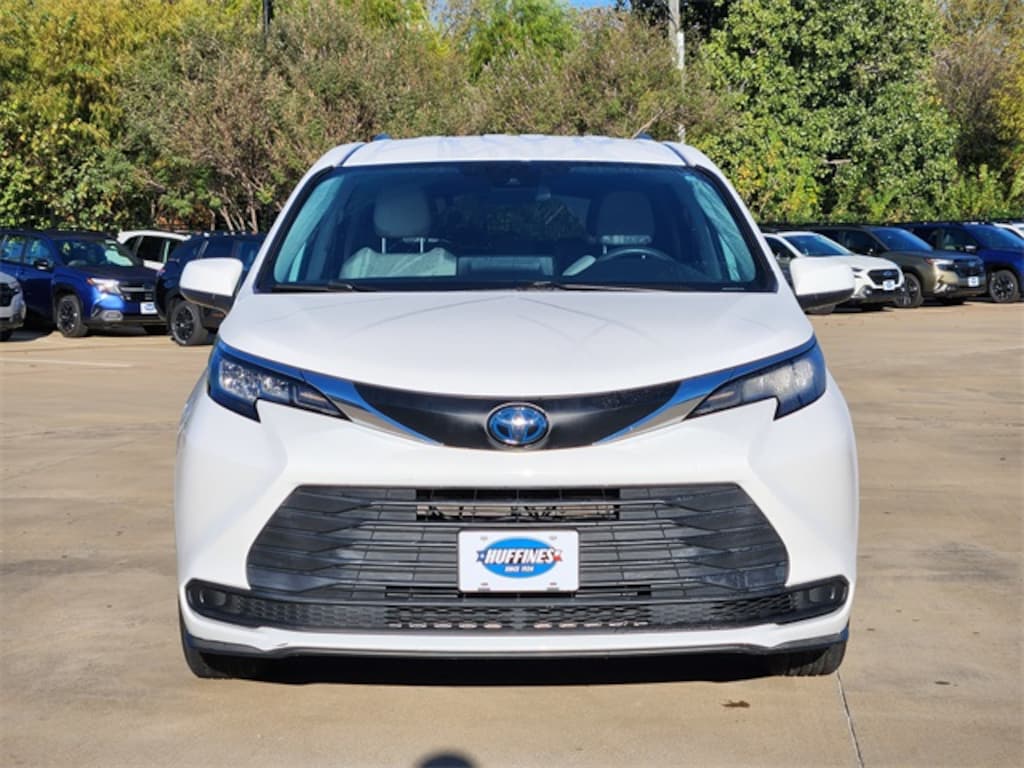 Used 2021 Toyota Sienna LE 8 Passenger Van