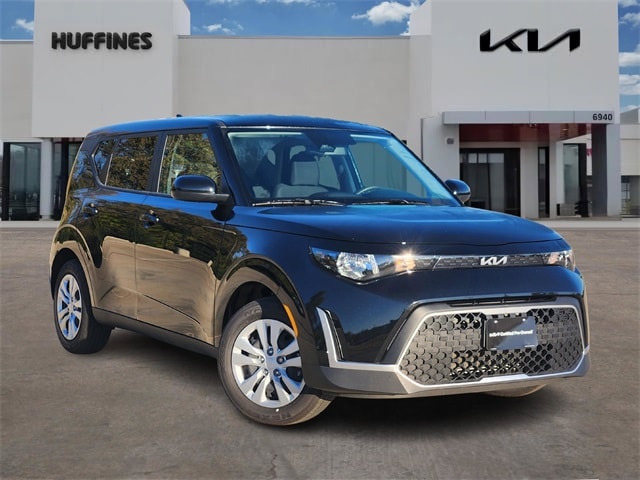 2025 Kia Soul LX's photo