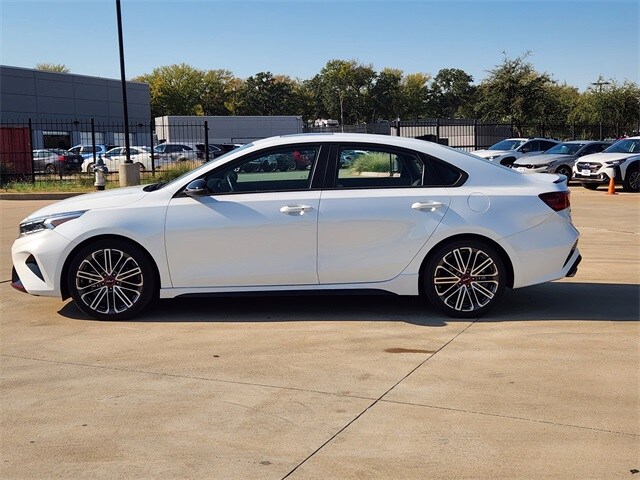 2023 Kia Forte GT photo 4
