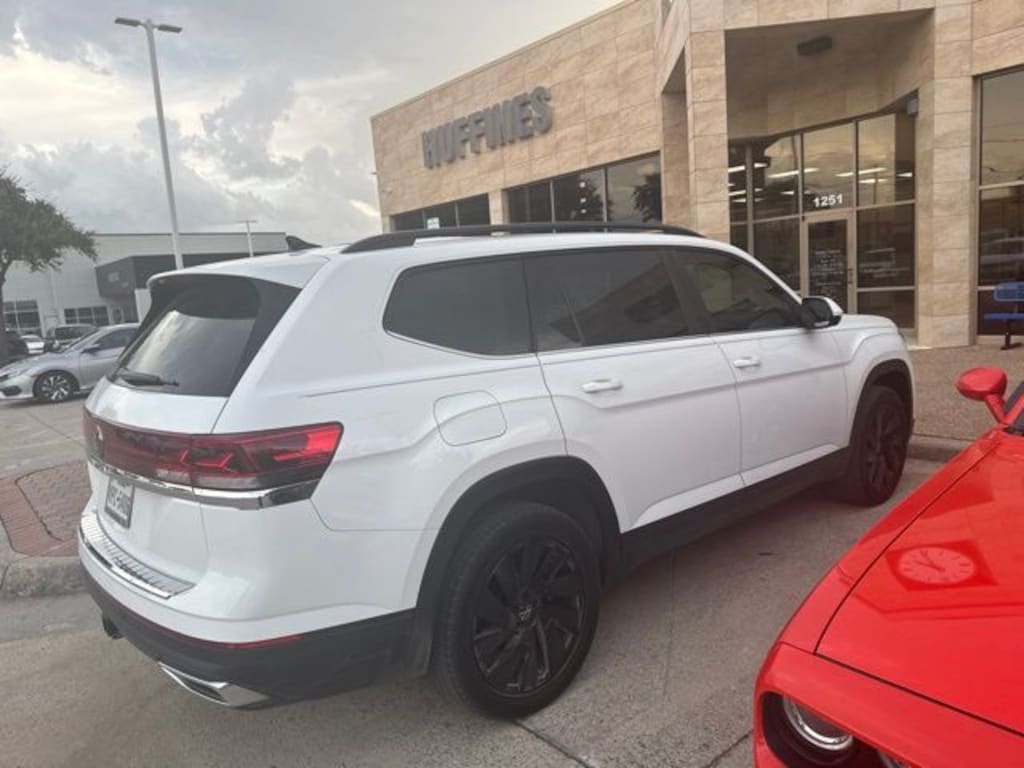 Used 2024 Volkswagen Atlas 2.0T SE w/Technology SUV