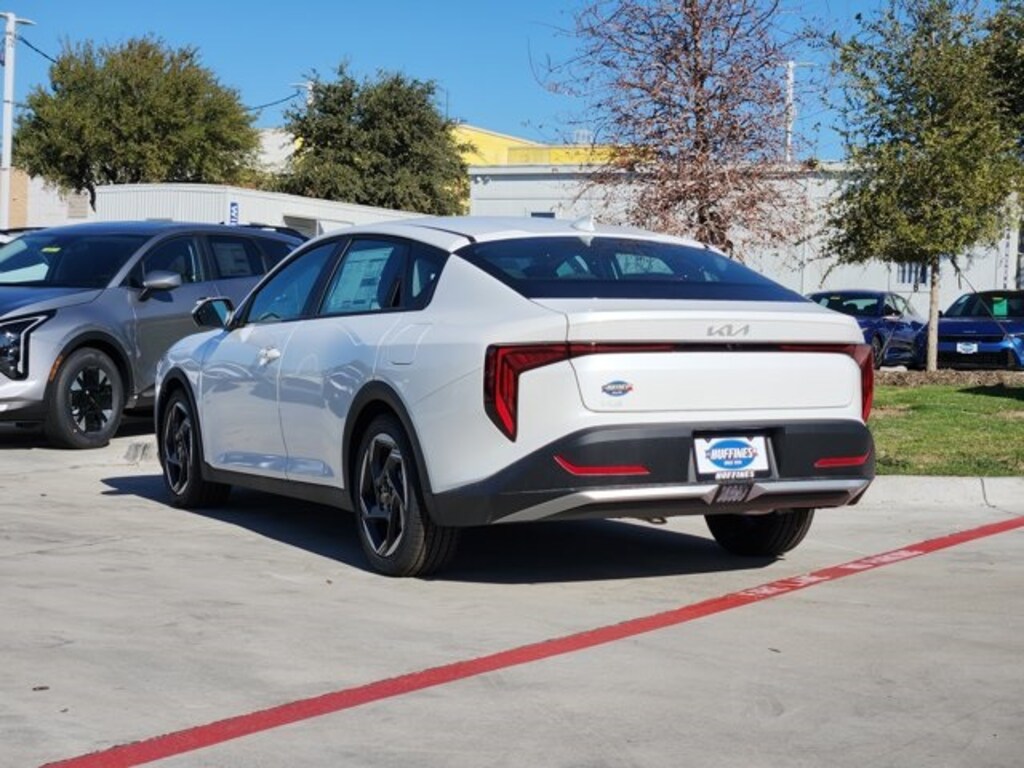 New 2025 Kia K4 EX Sedan