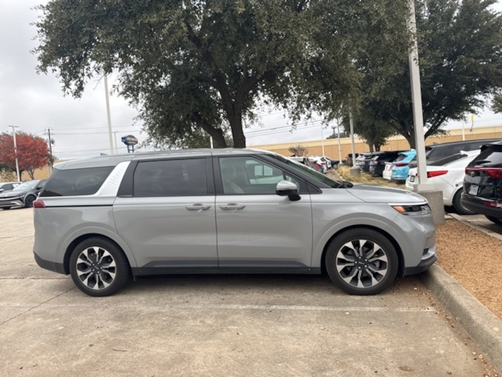 Certified 2024 Kia Carnival EX Minivan/Van