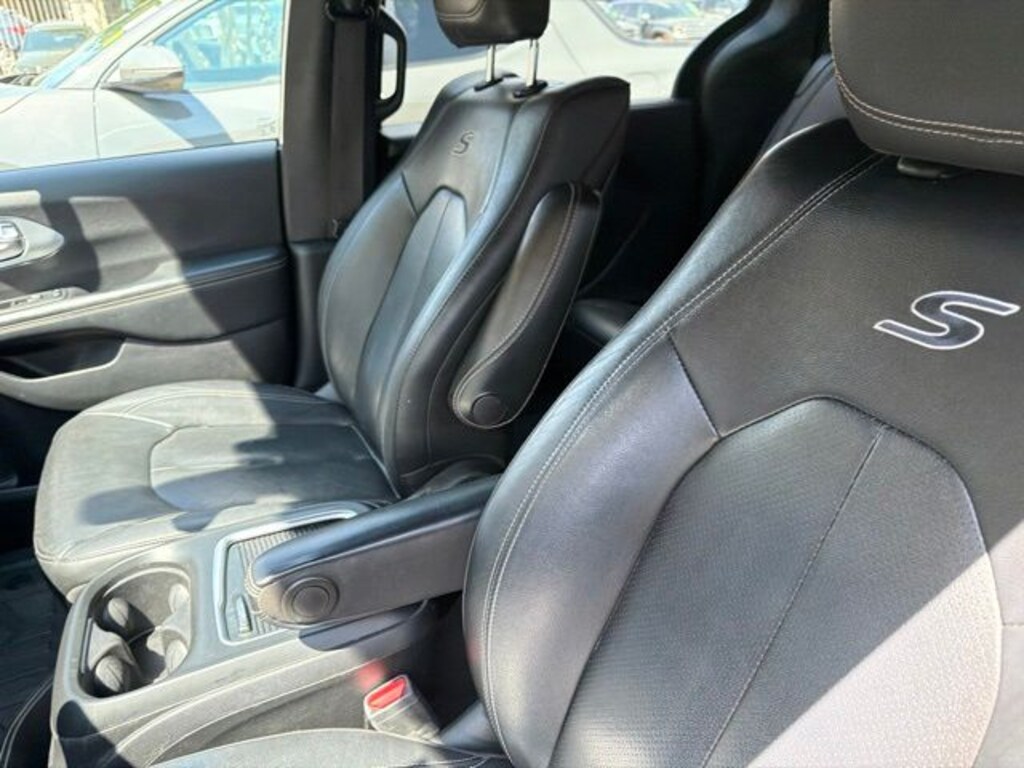 Used 2020 Chrysler Pacifica Touring L Plus Minivan/Van