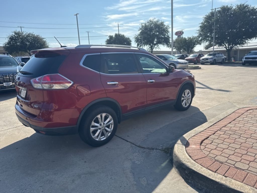 Used 2016 Nissan Rogue SV SUV