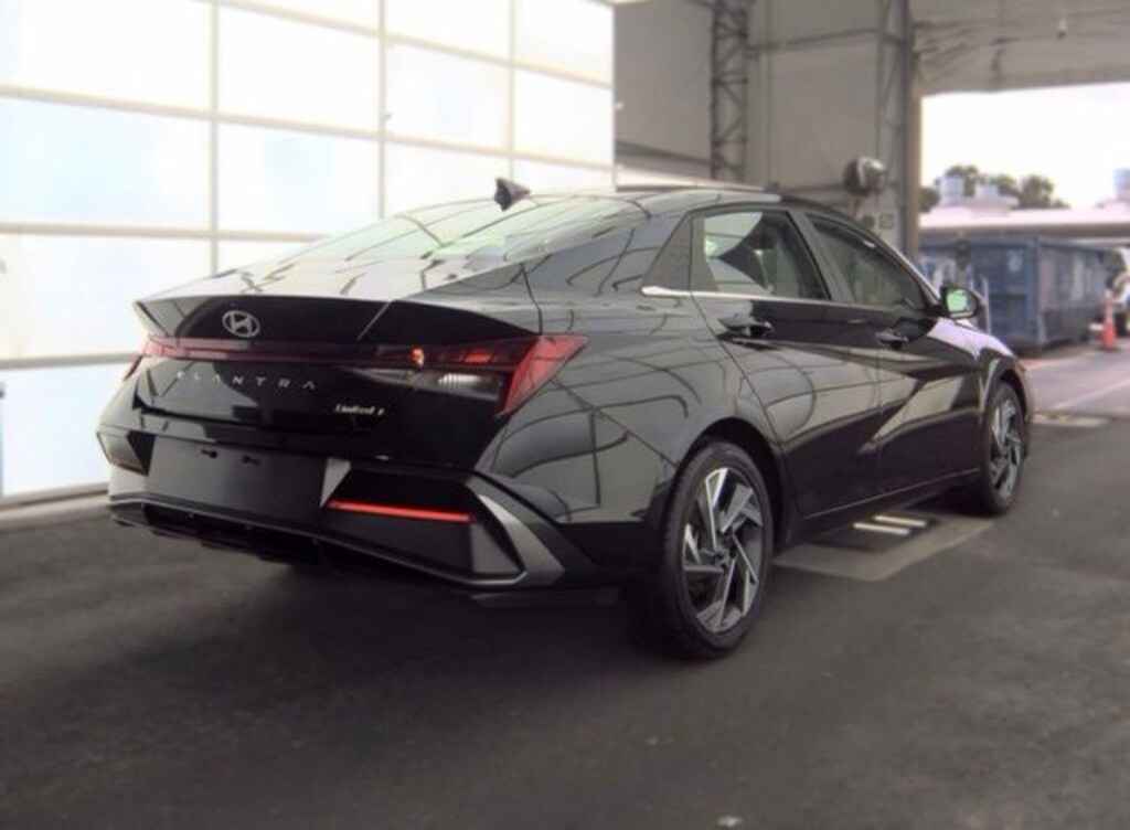 Certified 2025 Hyundai Elantra Limited Sedan