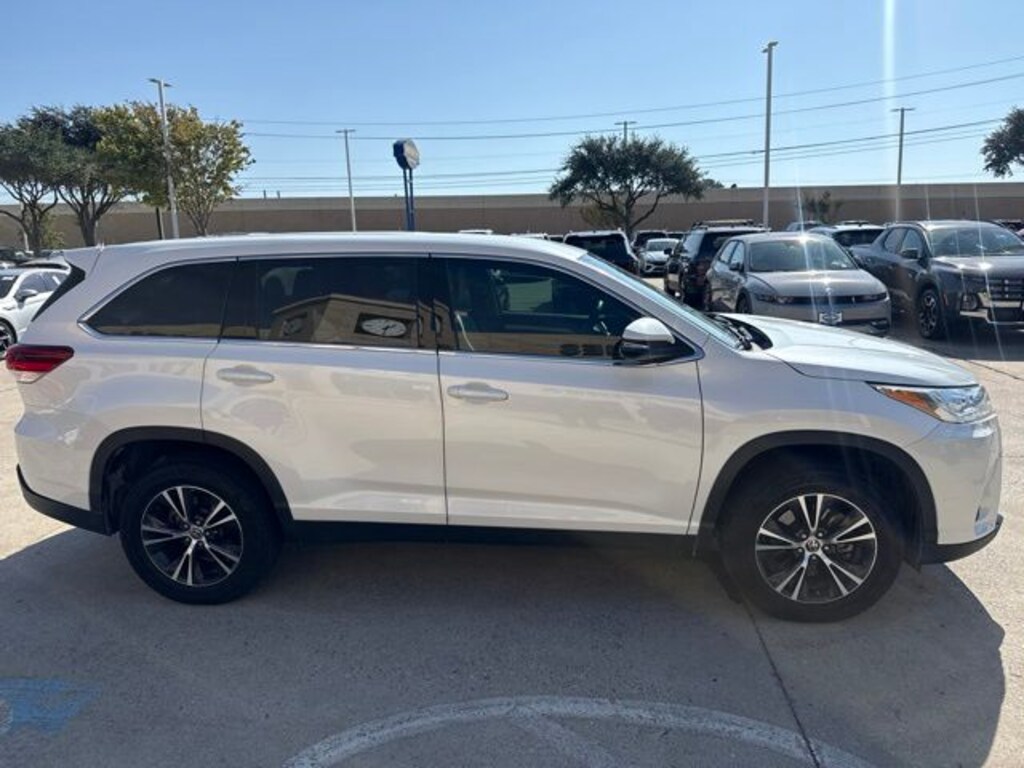 Used 2019 Toyota Highlander LE SUV