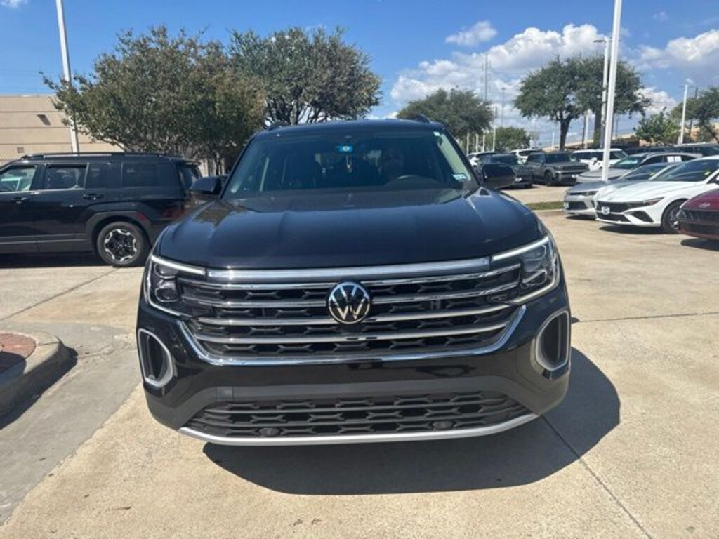 Used 2025 Volkswagen Atlas 2.0T SE SUV