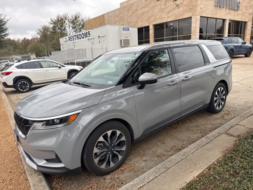 Certified 2024 Kia Carnival EX Minivan/Van